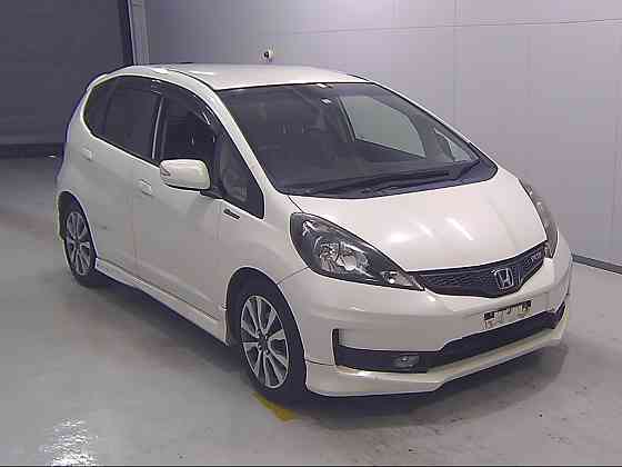Хэтчбек Honda Fit кузов GE8 модификация 15RS 10th Anniversary Москва