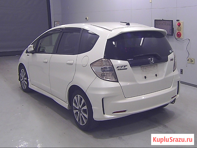 Хэтчбек Honda Fit кузов GE8 модификация 15RS 10th Anniversary Москва - изображение 2