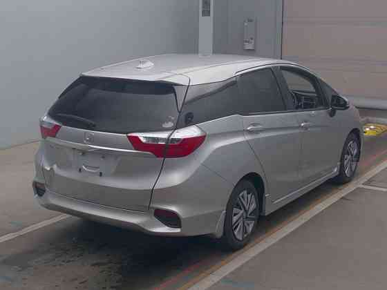Универсал гибрид Honda Shuttle Hybrid кузов GP7 модификация Hybrid X Москва