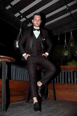 Прокат мужских костюмов и аренда смокингов в Красноярске RoSS Красноярск