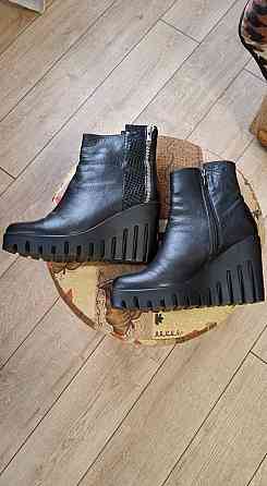 Продам женские ботинки Симферополь