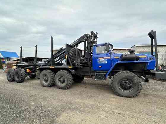 Лесовозный тягач Урал 5557 с новым манипулятором Барнаул