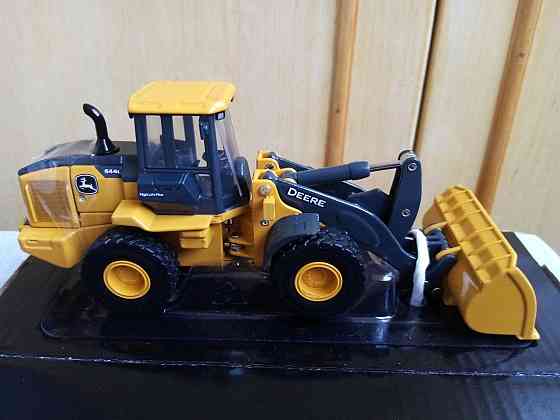 Модель, машинка. фронтальный погрузчик John Deere 544L Саранск