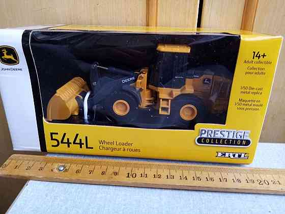 Модель, машинка. фронтальный погрузчик John Deere 544L Саранск