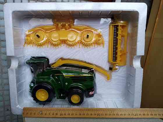 Игрушка, модель -кормоуборочный комбайн John Deere 8600 i Саранск