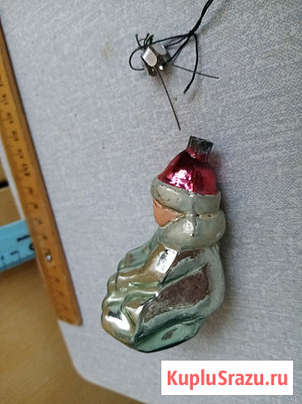 Елочная игрушка мальчик на санках  - изображение 2