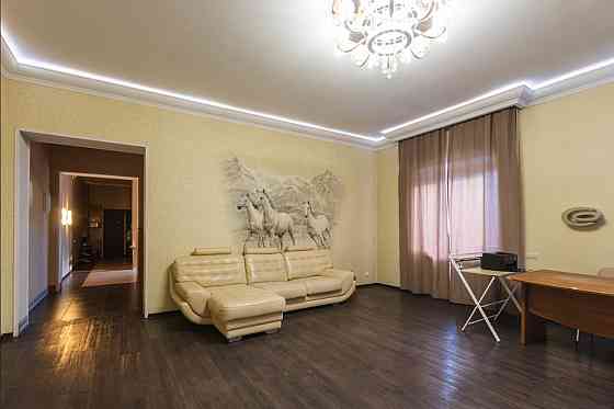 Коттедж 272 м² на участке 4 сот. на продажу в Красноярске Красноярск