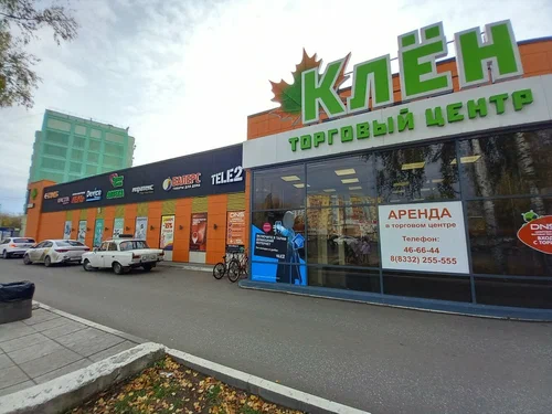 Сдам торговое помещение в ТЦ Клен Киров